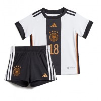 Tyskland Jonas Hofmann #18 Replika babykläder Hemmaställ Barn VM 2022 Kortärmad (+ korta byxor)